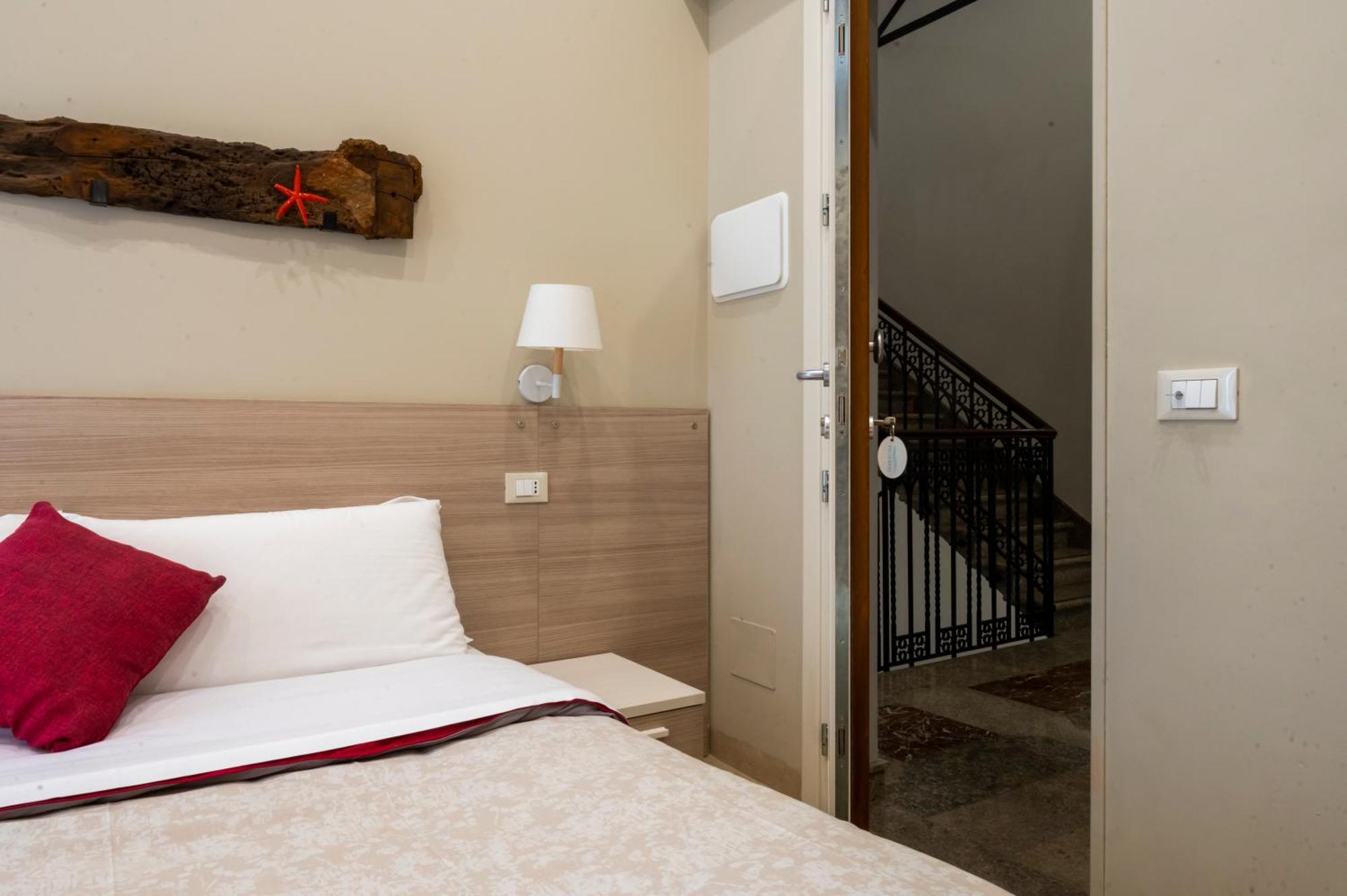 Le Mura - Charme Rooms تراباني الغرفة الصورة