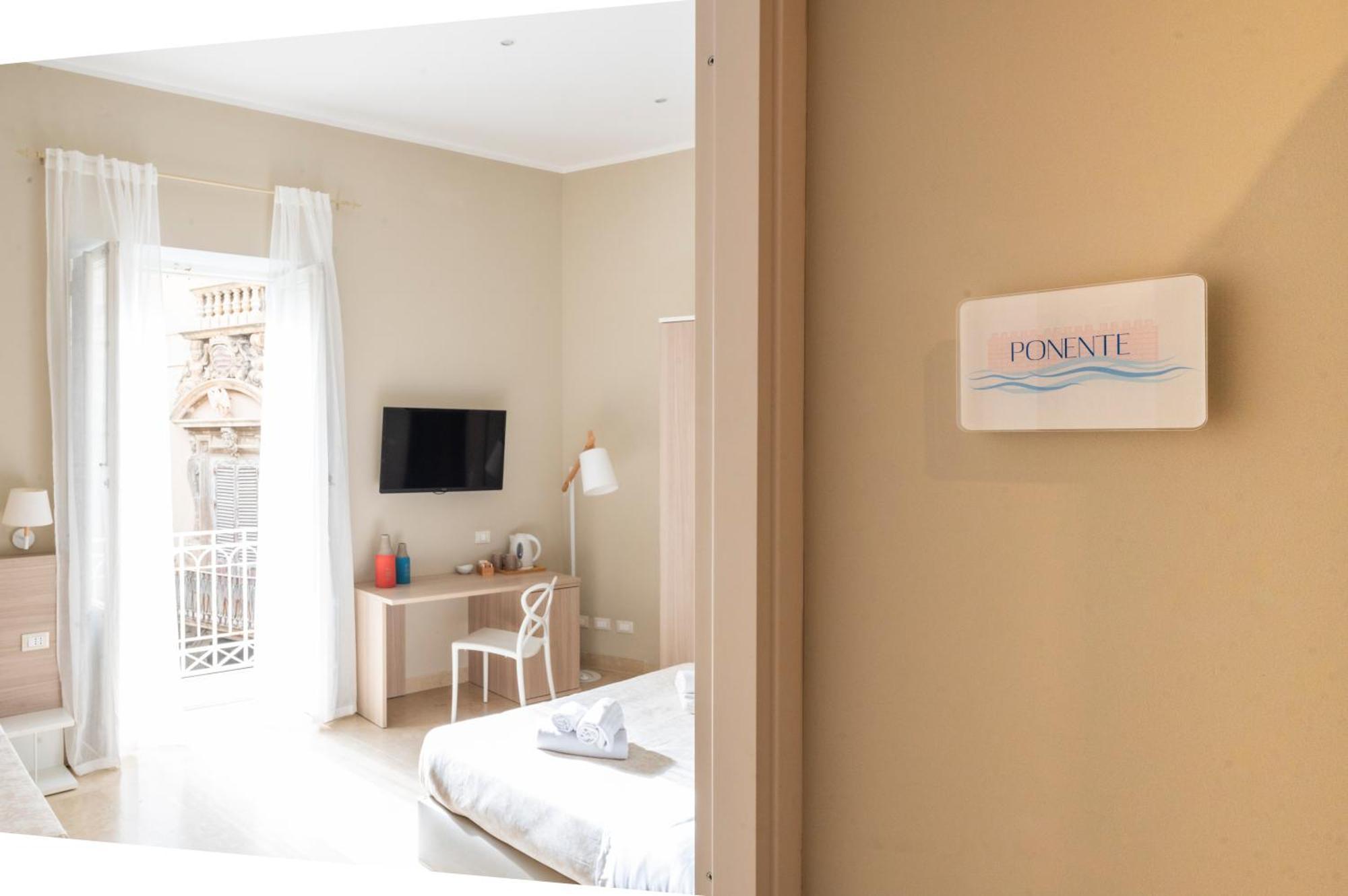 Le Mura - Charme Rooms تراباني الغرفة الصورة